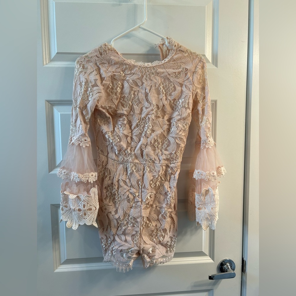 A’Gaci light pink lace romper